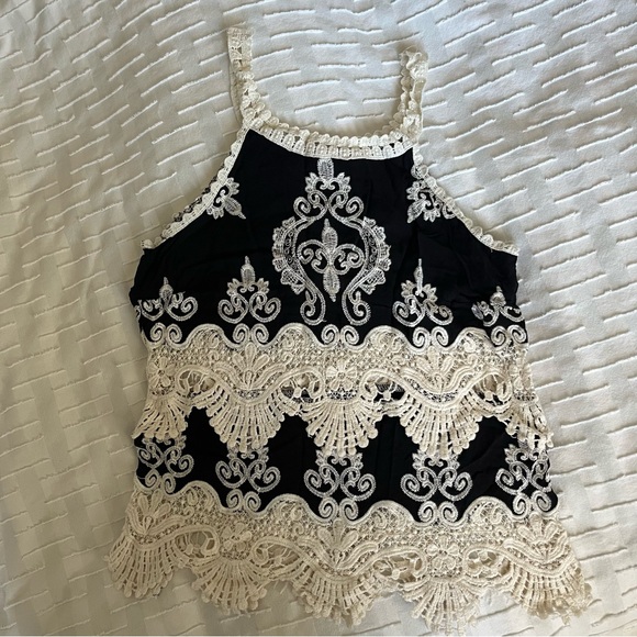 Romeo & Juliet Couture Tops - Romeo & Juliet Couture Black and Cream Lace Tank Top Size M (fits like S/M)- EUC